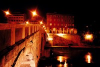Roma. Olympus XA + Velvia 100 (revelado cruzado)