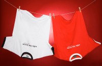 Camisetas Stormy Mondays (chico, blanco y rojo)